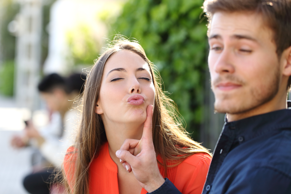 What are the cons of kissing?